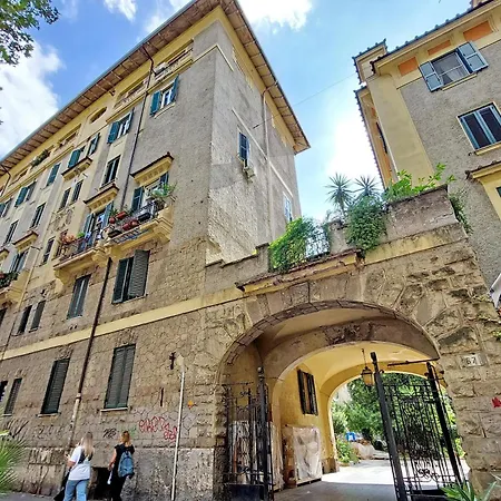 4Bnb - Queen Mary Vatican Home-3